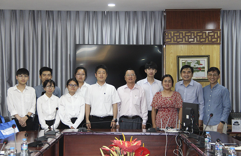 Sinh viên ngành Công nghệ thông tin chương trình IT-TFT chuẩn bị cho đợt thực tập tại Nhật Bản
